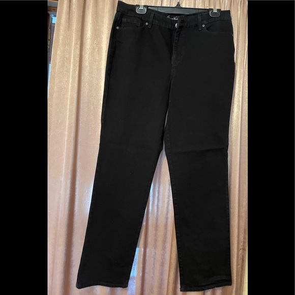 Gloria Vanderbilt Denim - Gloria Vanderbilt Jeans Black slimming Size 12  No tags Never Worn! Lightweight!